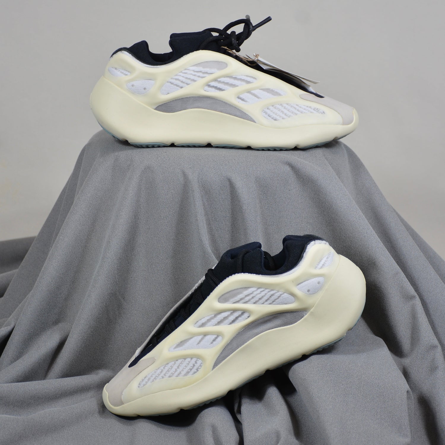 Yeezy 700 Azael