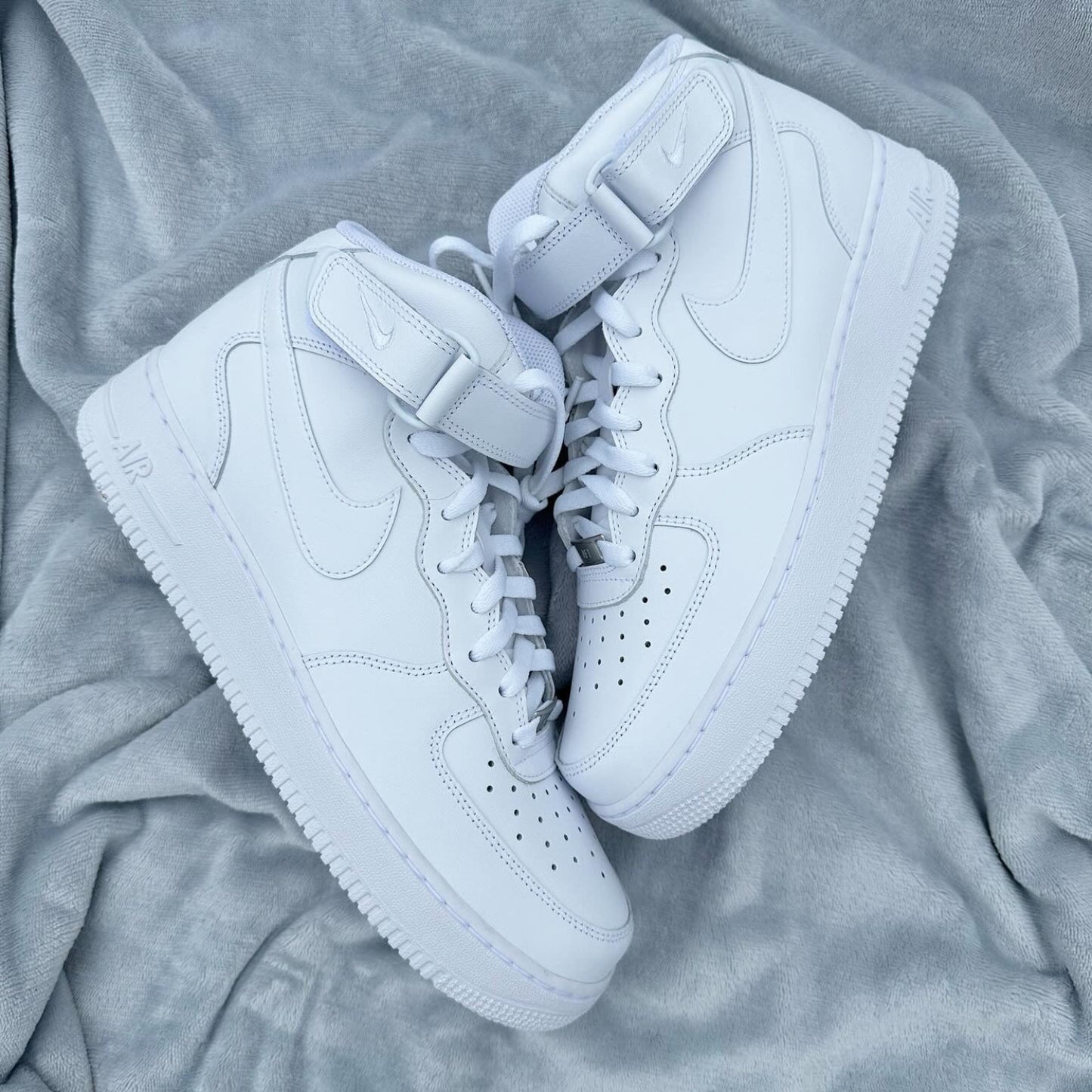 Air Force 1 Mid Triple White