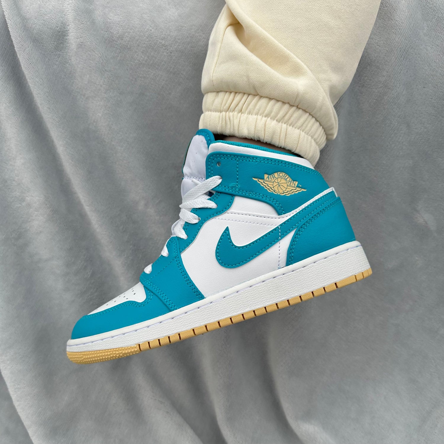 Jordan 1 Mid Aqua Tone