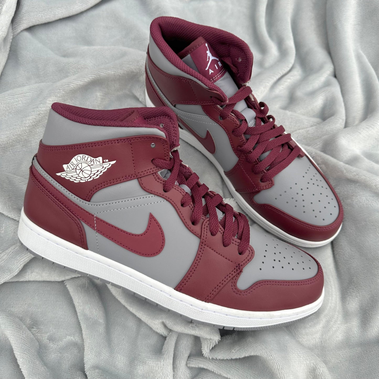 Jordan 1 Mid Cherry