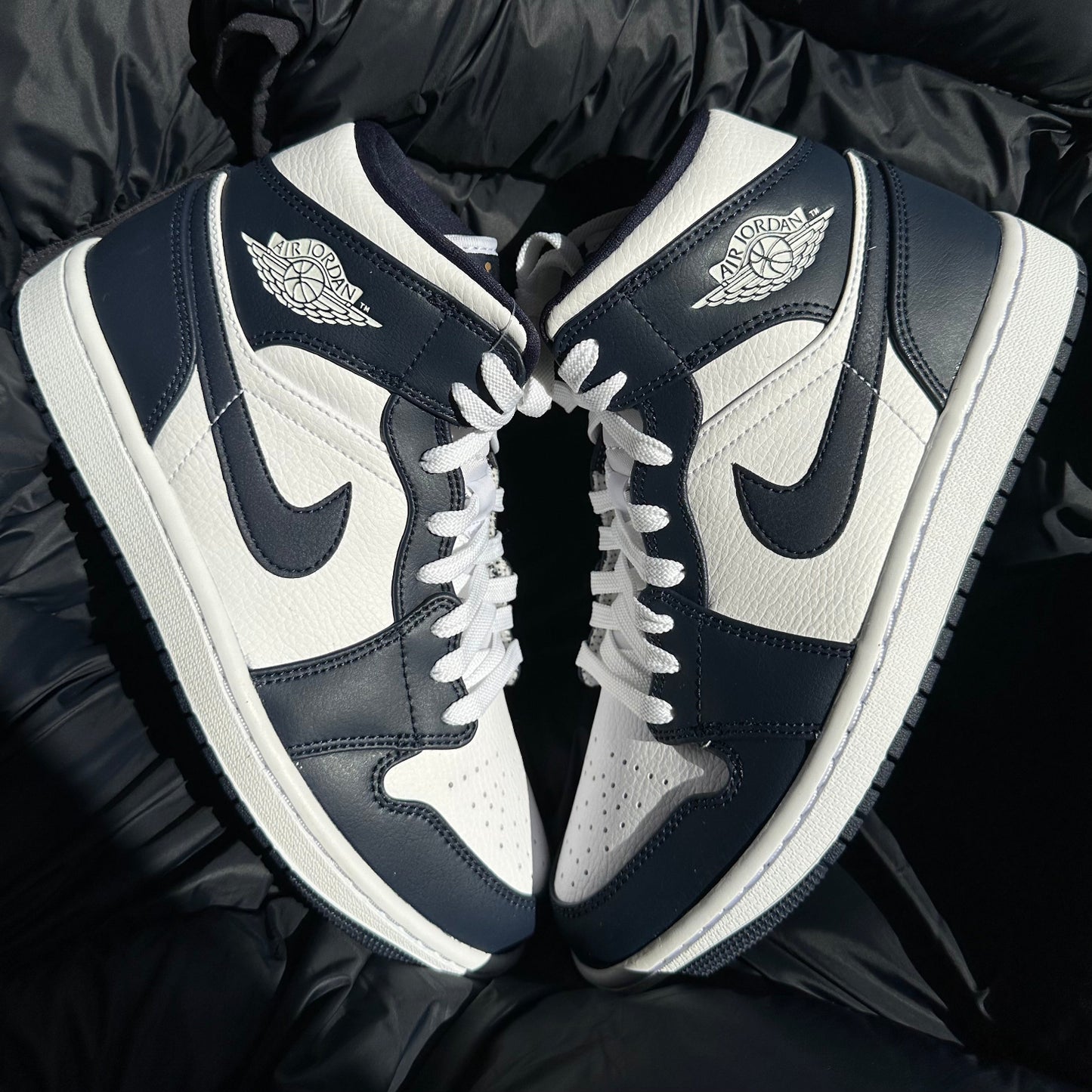 Air Jordan 1 Mid Obsidian Gold