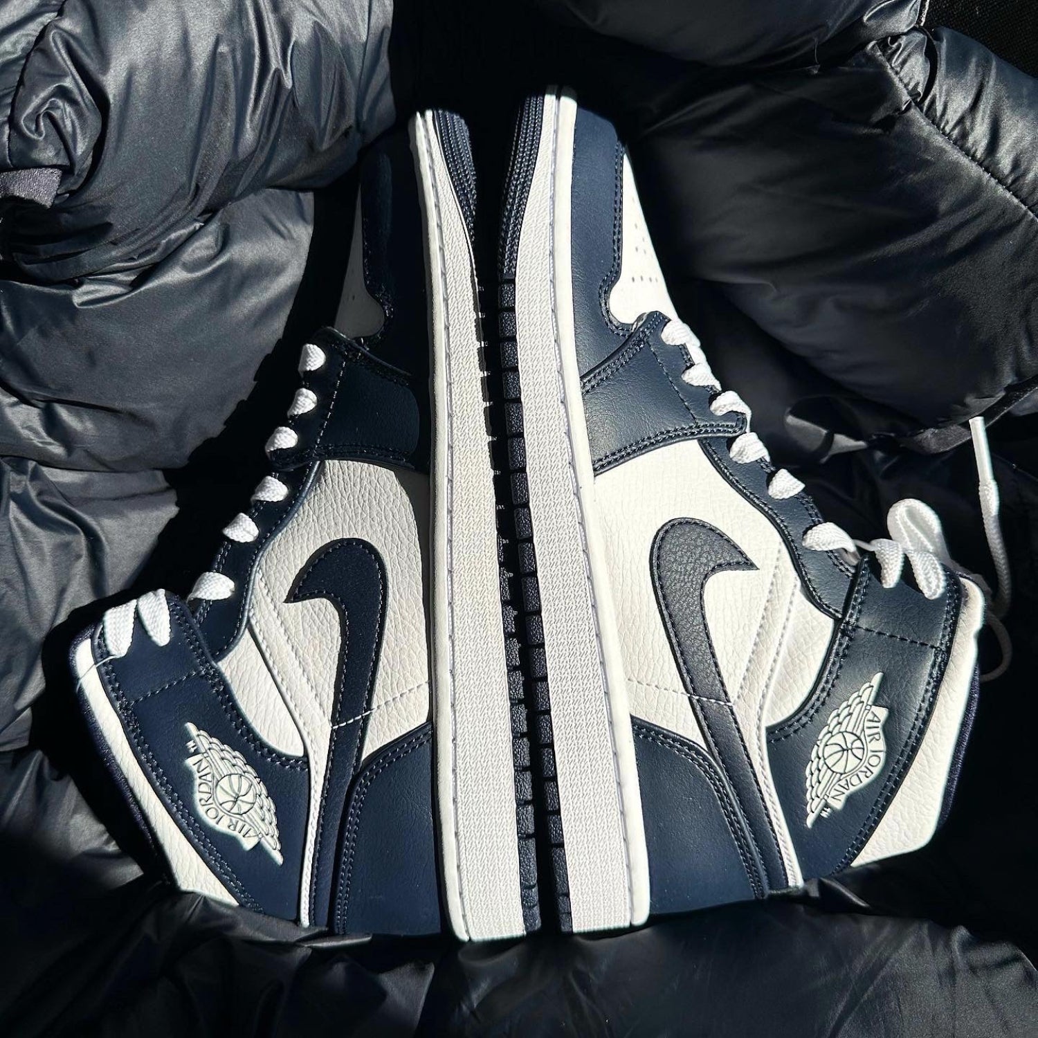 Jordan 1 Mid Obsidian Gold