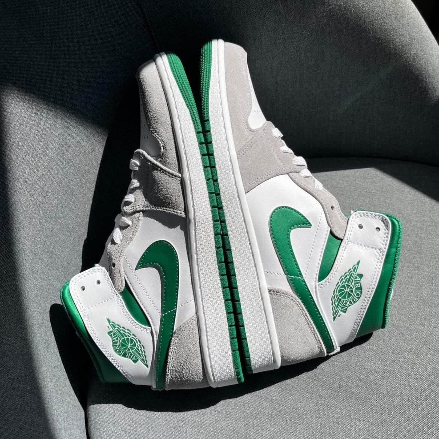 Jordan 1 Mid Pine Green