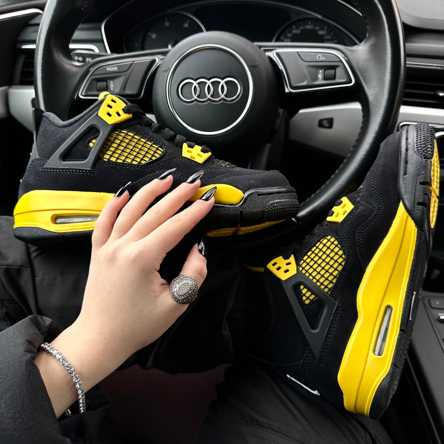 Jordan 4 Yellow Thunder