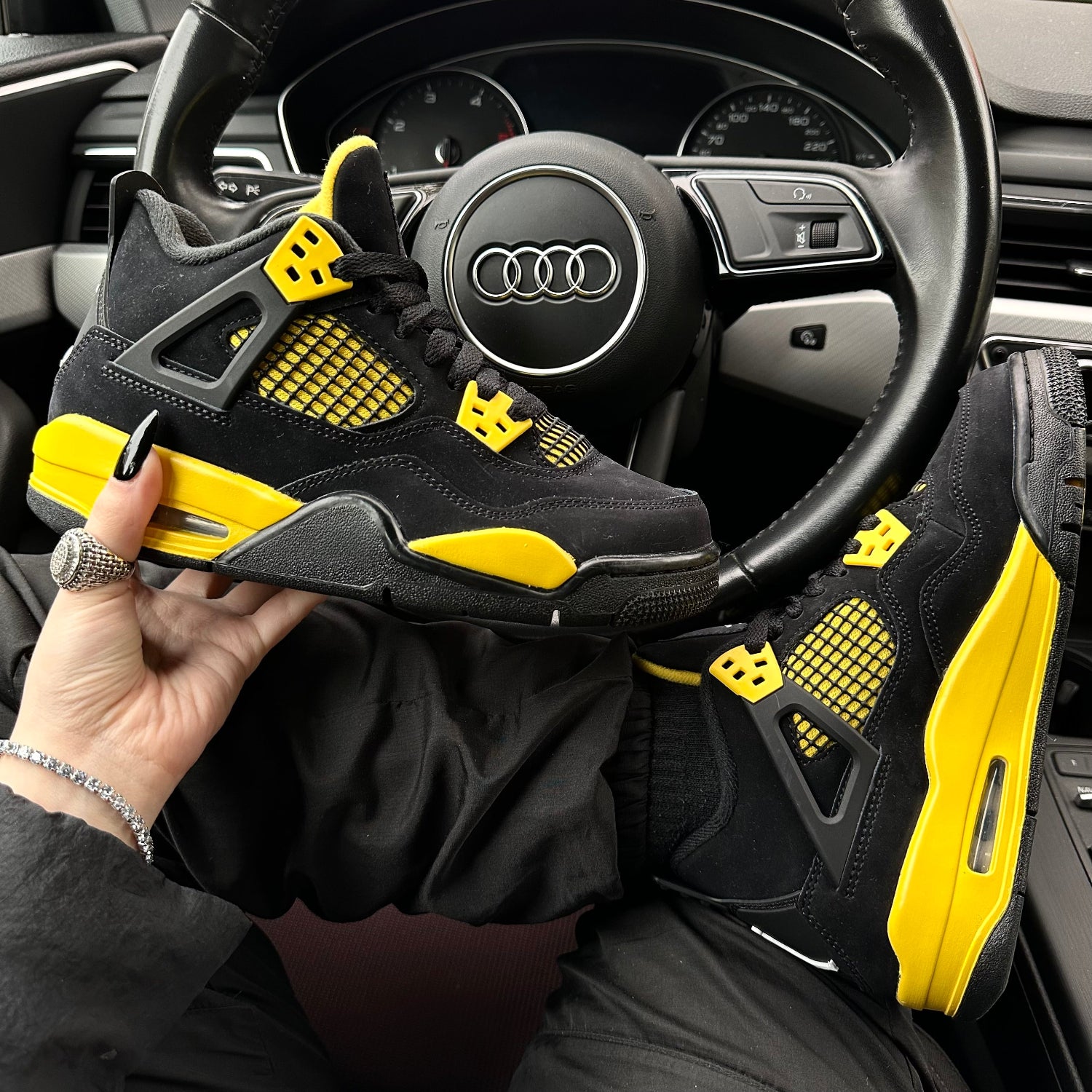 Air Jordan 4 Yellow Thunder