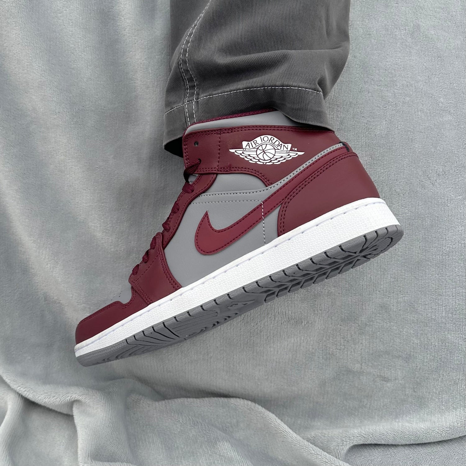 Air Jordan 1 Mid Cherrywood Red