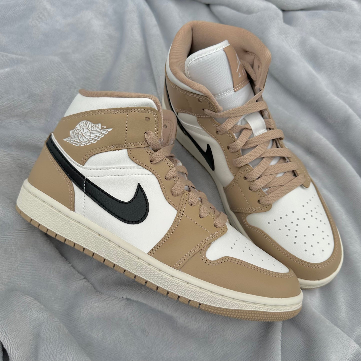 Air Jordan 1 Mid Desert