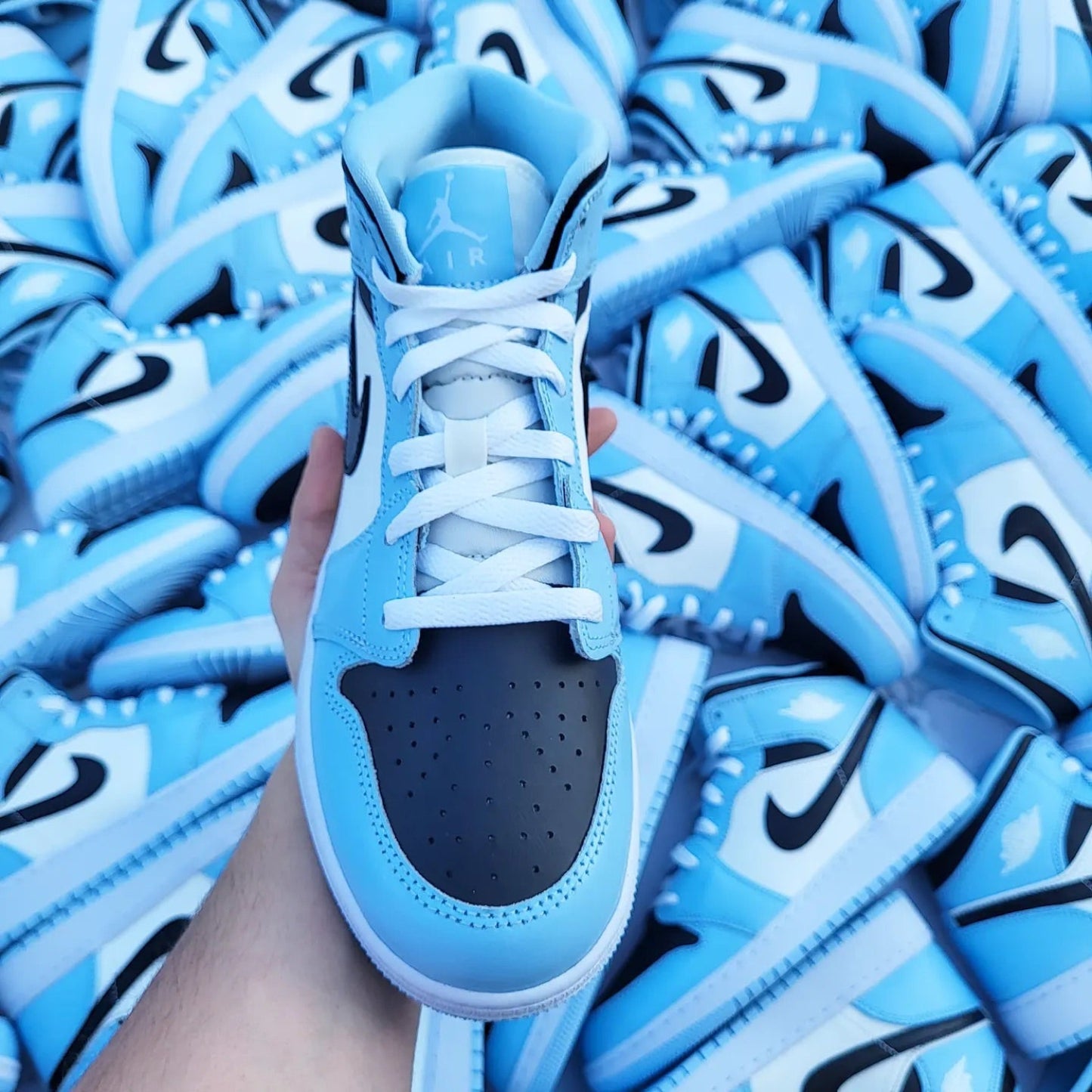 Jordan 1 Mid Ice Blue
