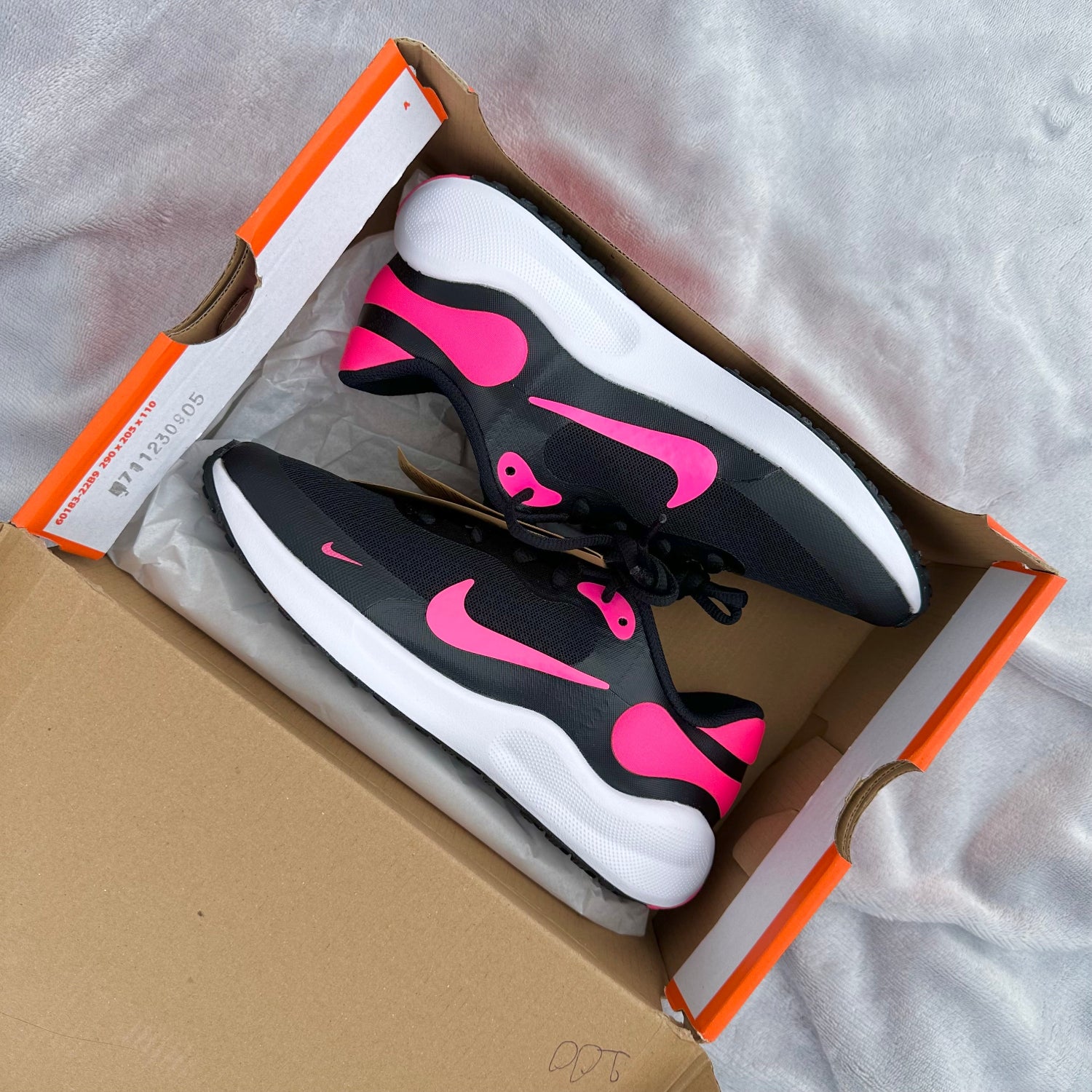 Nike Revolution 7