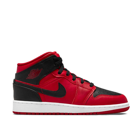 Pantofi Sport Air Jordan 1 Mid Reverse Bred