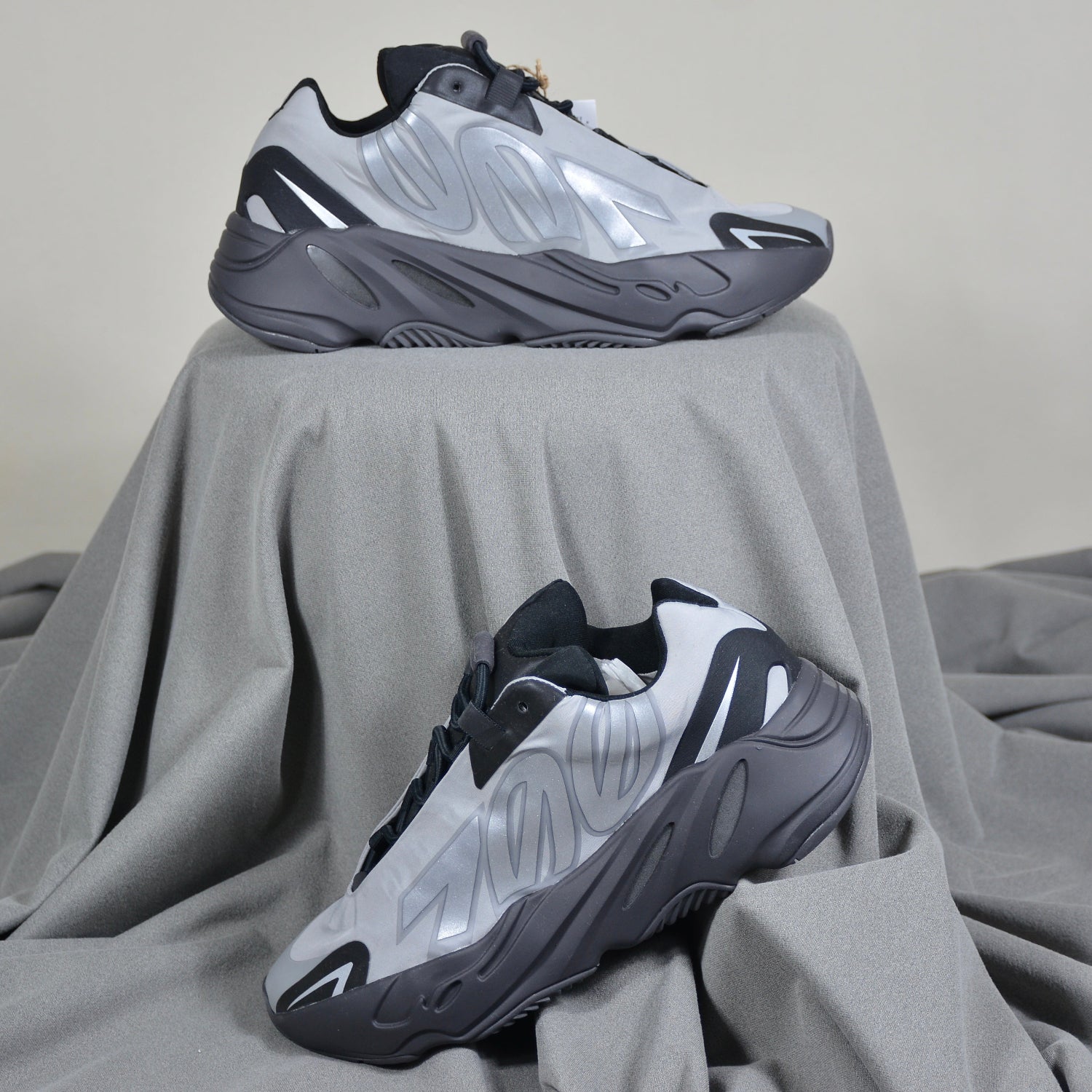 Yeezy 700 MNVN 