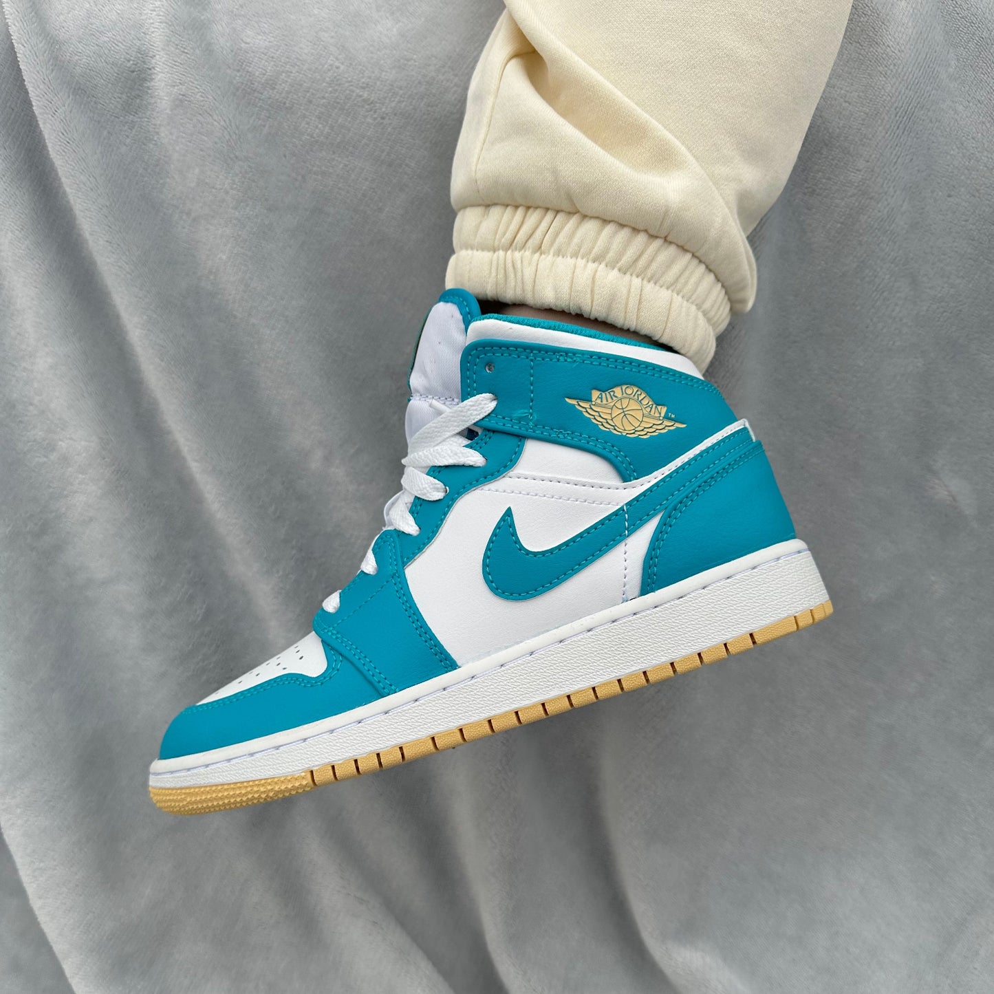 Jordan 1 Mid Aqua Tone