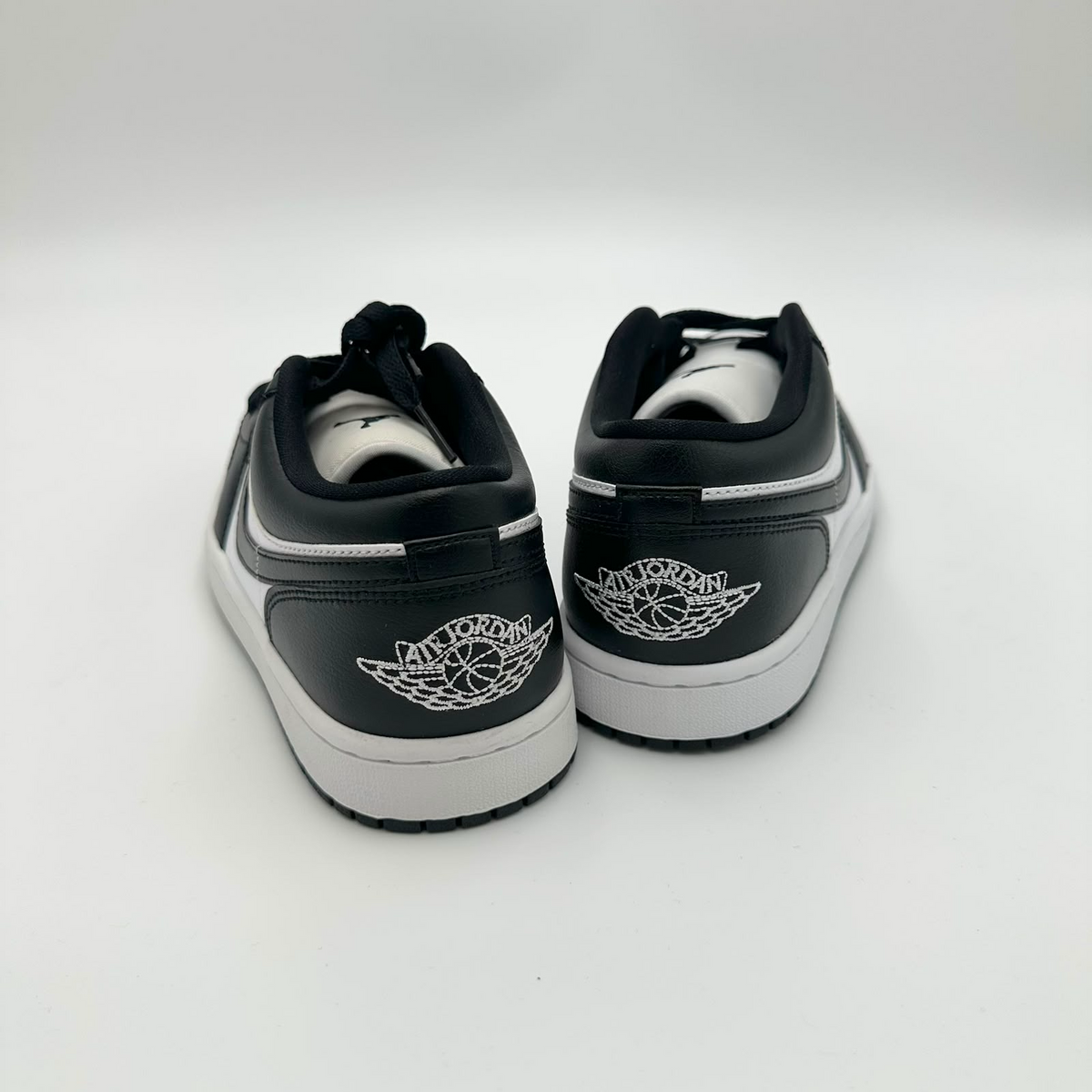 Pantofi Sport Air Jordan 1 low White-Black Panda DC0774-101