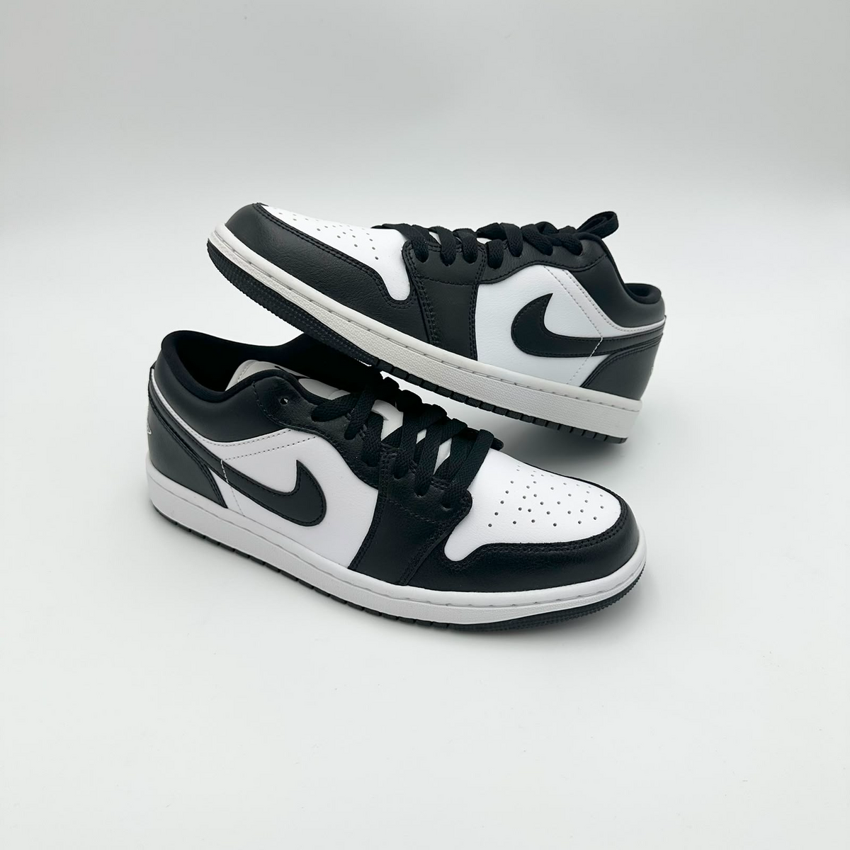 Pantofi Sport Air Jordan 1 low White-Black Panda DC0774-101