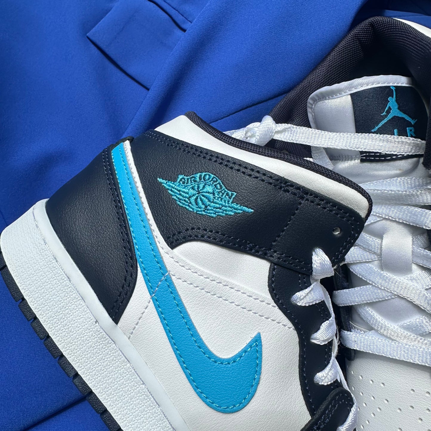 Pantofi Sport Air Jordan 1 Mid Navy Bleumarin DQ8423-404