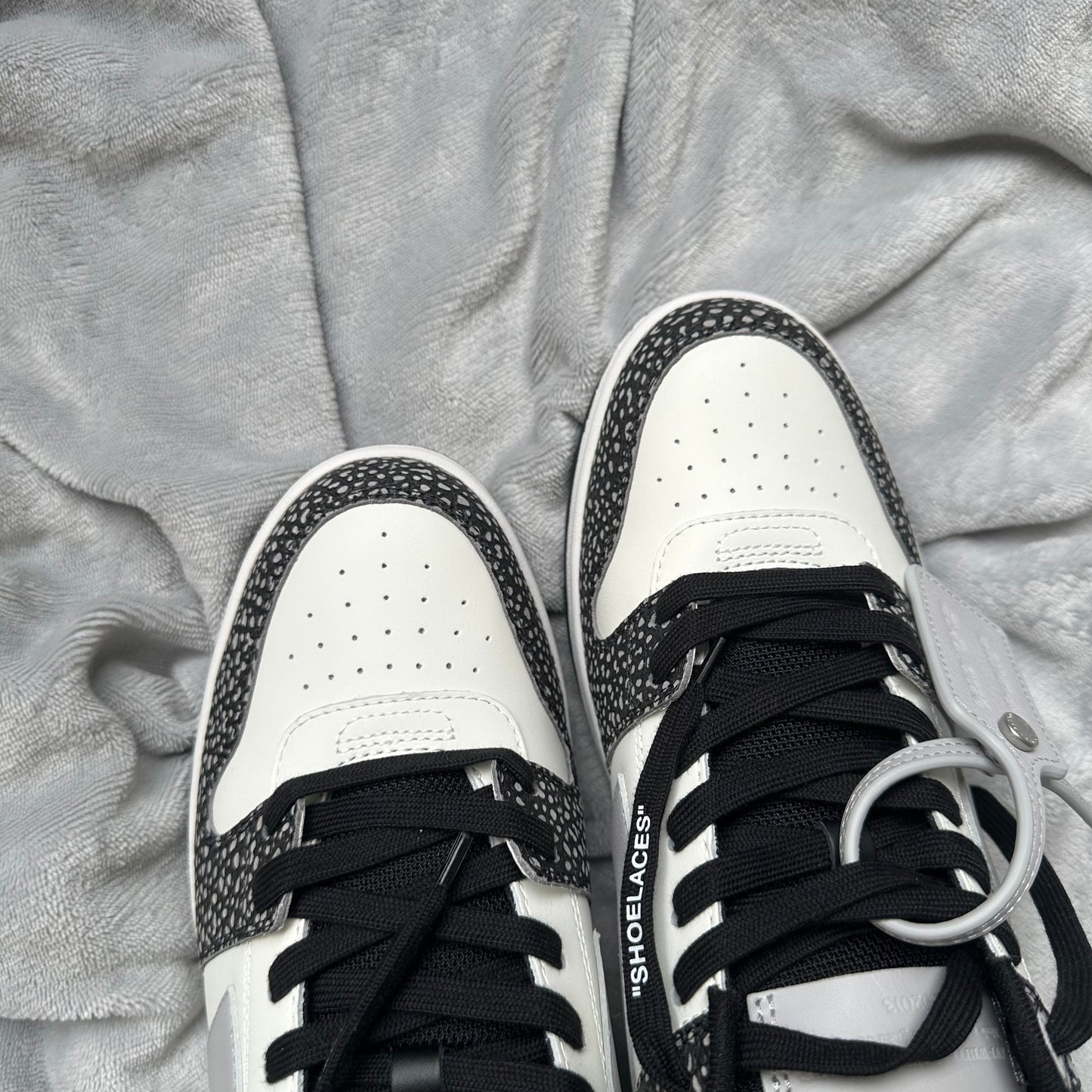 Pantofi Sport Off-White Out Of Office Low Black Grey With Dots OMIA189S23LEA0090109