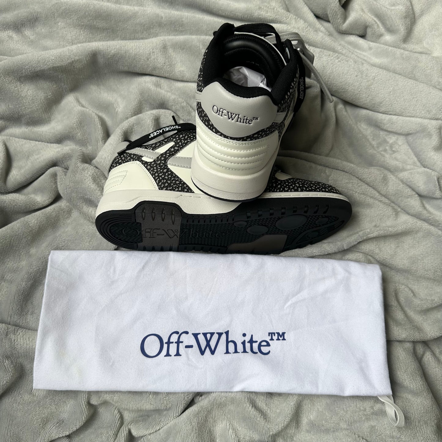 Pantofi Sport Off-White Out Of Office Low Black Grey With Dots OMIA189S23LEA0090109