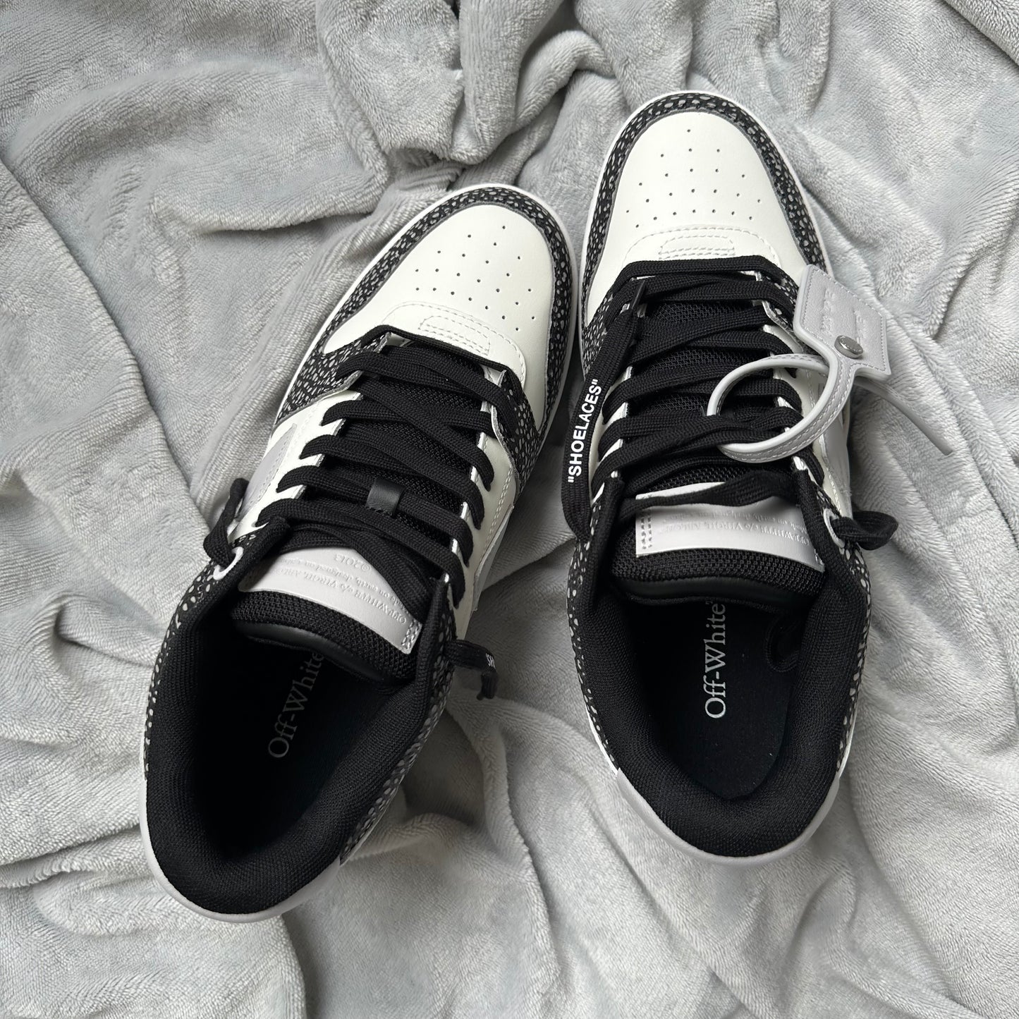 Pantofi Sport Off-White Out Of Office Low Black Grey With Dots OMIA189S23LEA0090109