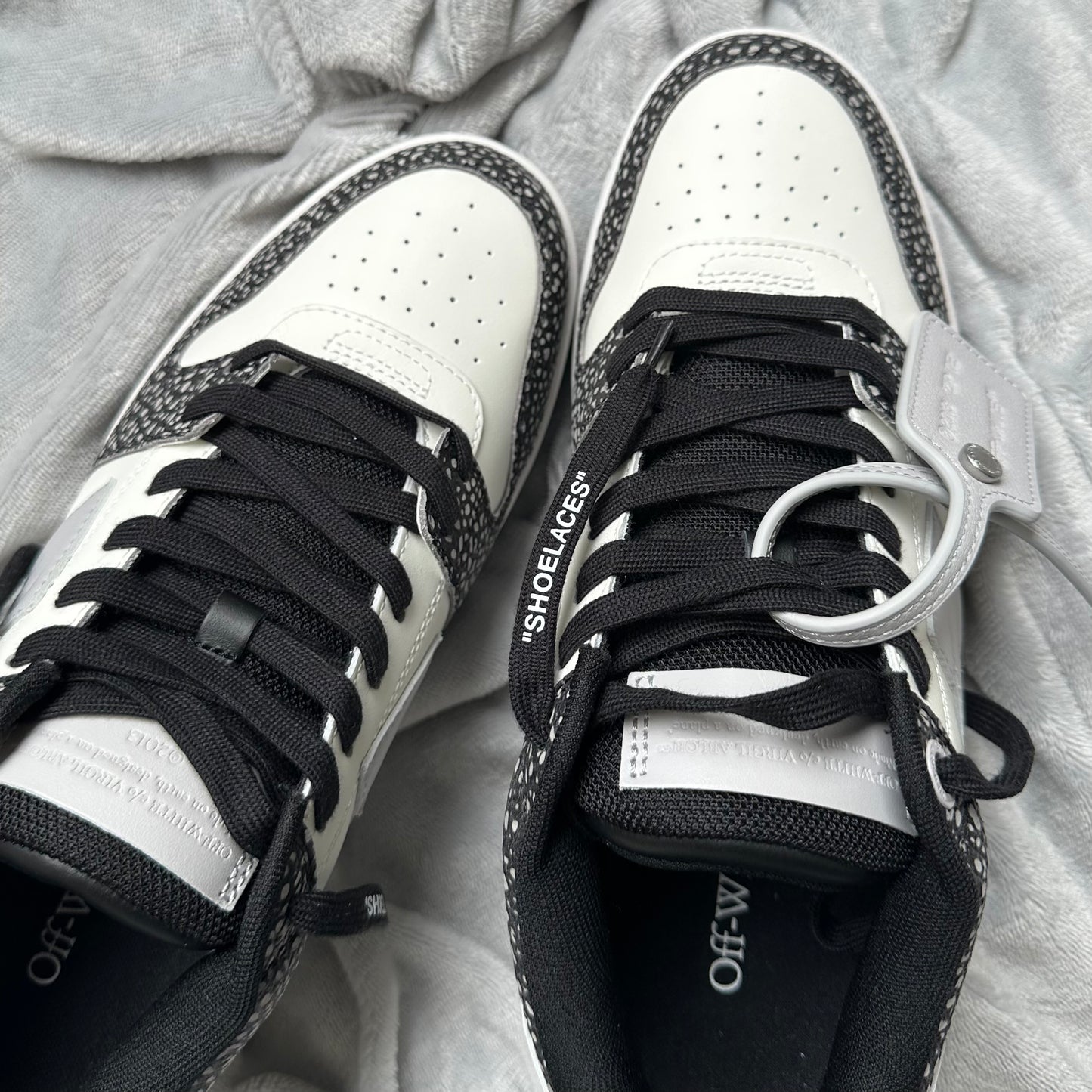 Pantofi Sport Off-White Out Of Office Low Black Grey With Dots OMIA189S23LEA0090109