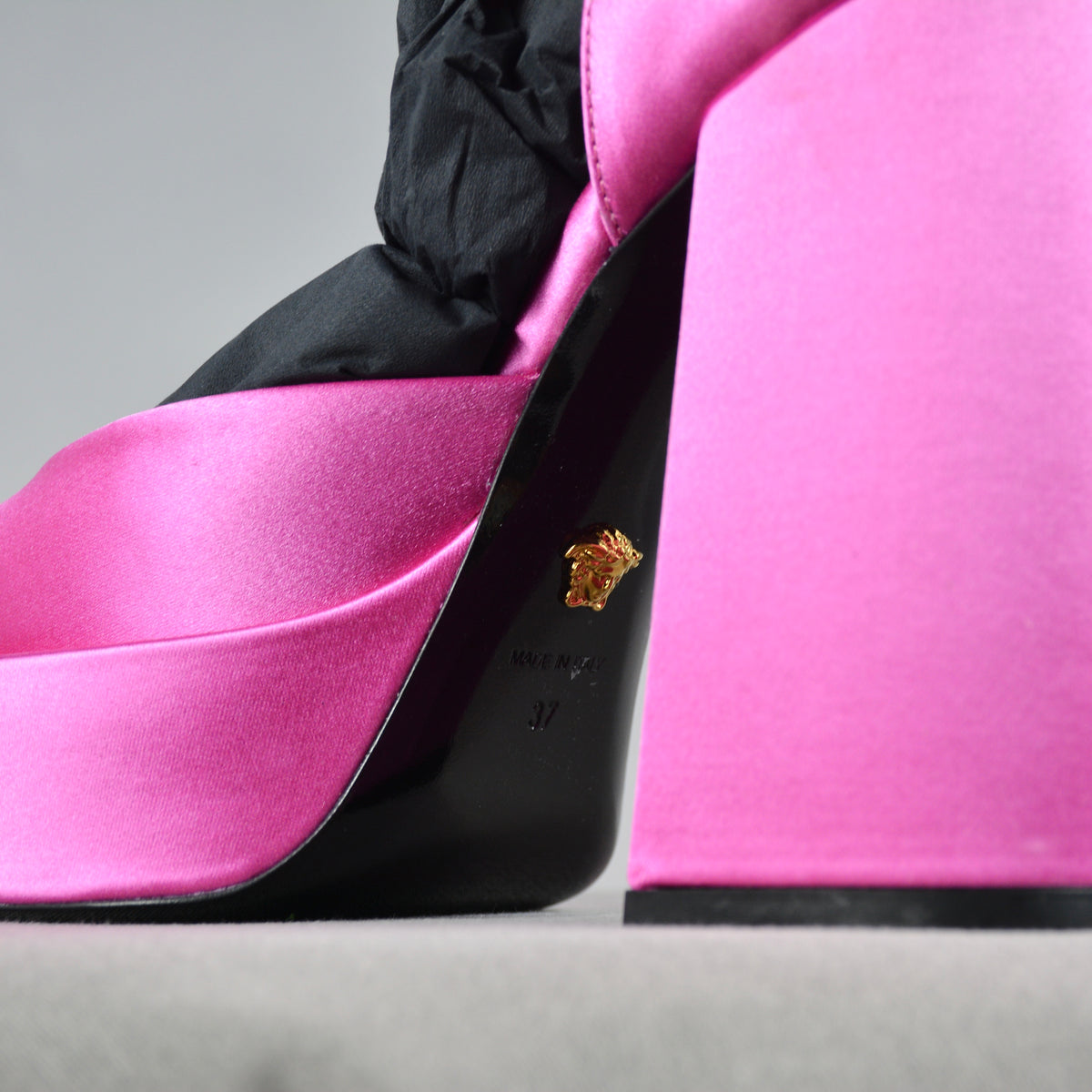 Pantofi Eleganti Platforma Cu Toc Versace Siclam Roz Pandantiv Medusa