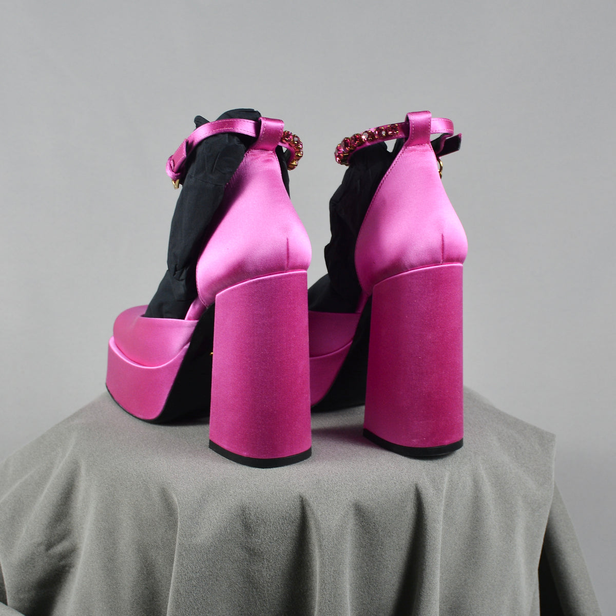 Pantofi Eleganti Platforma Cu Toc Versace Siclam Roz Pandantiv Medusa