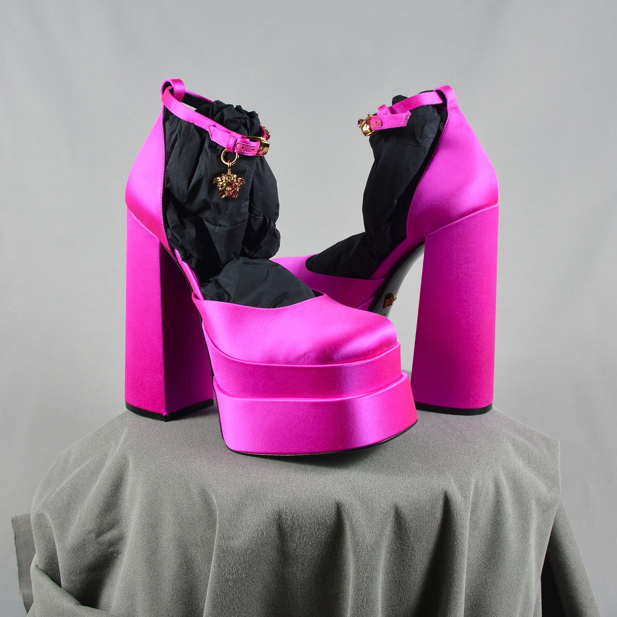 Pantofi Eleganti Platforma Cu Toc Versace Fuchsia Pandantiv Medusa