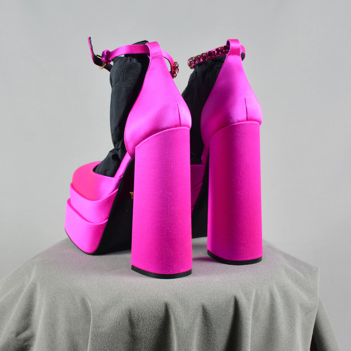 Pantofi Eleganti Platforma Cu Toc Versace Fuchsia Pandantiv Medusa
