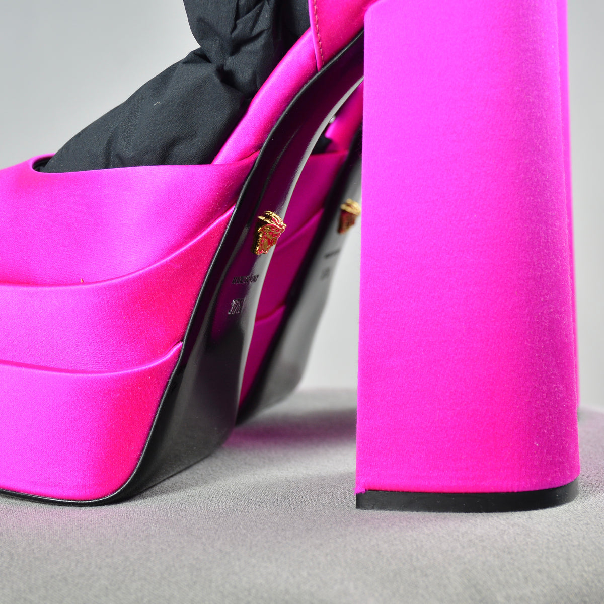 Pantofi Eleganti Platforma Cu Toc Versace Fuchsia Pandantiv Medusa