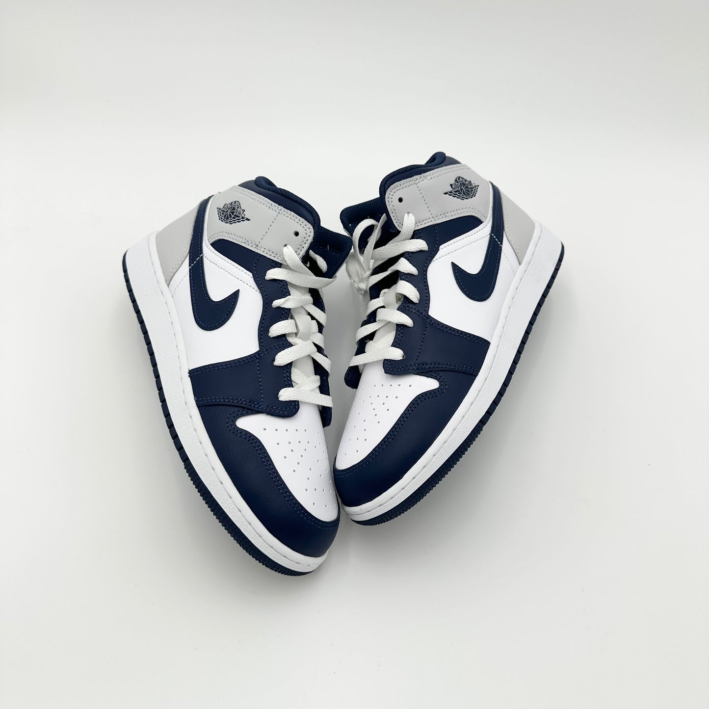 Pantofi Sport Air Jordan 1 Mid Wolfgrey Navy