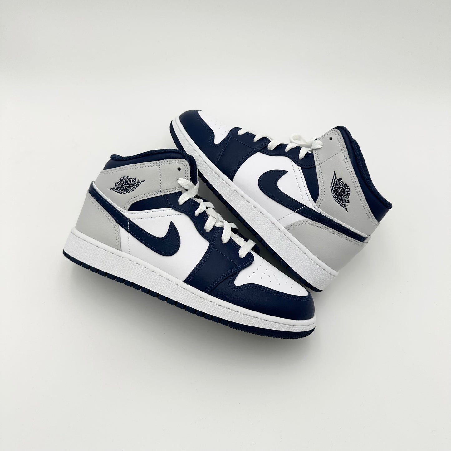 Pantofi Sport Air Jordan 1 Mid Wolfgrey Navy