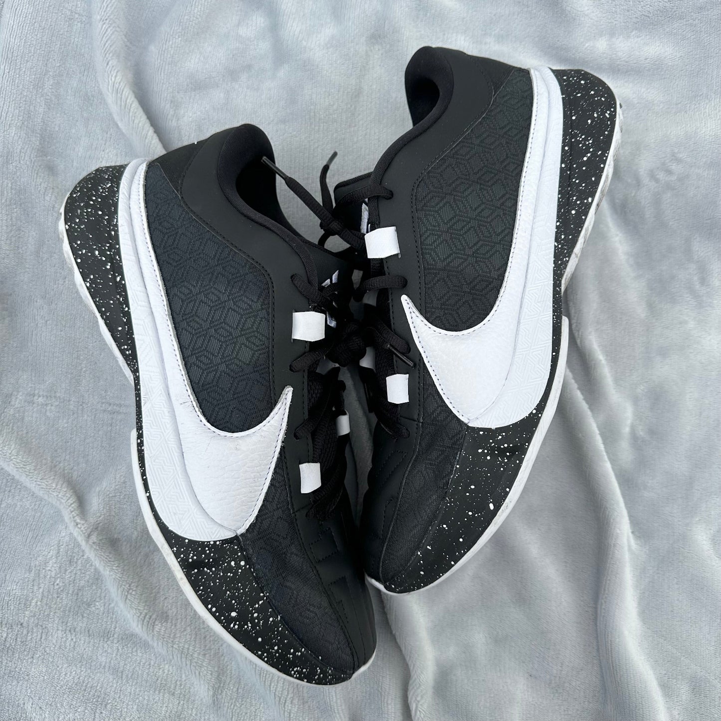 Pantofi Sport Nike Zoom Freak 5 Alb-Negru White-Black