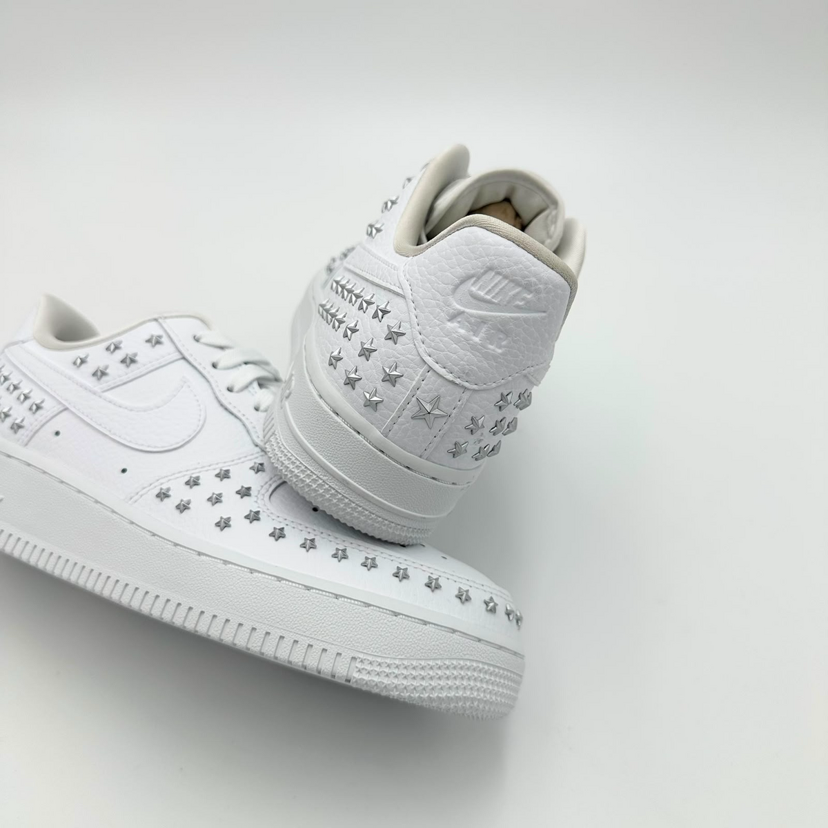 Pantofi Sport Air Force 1 Low White Star Studded Stelute AR0639-100