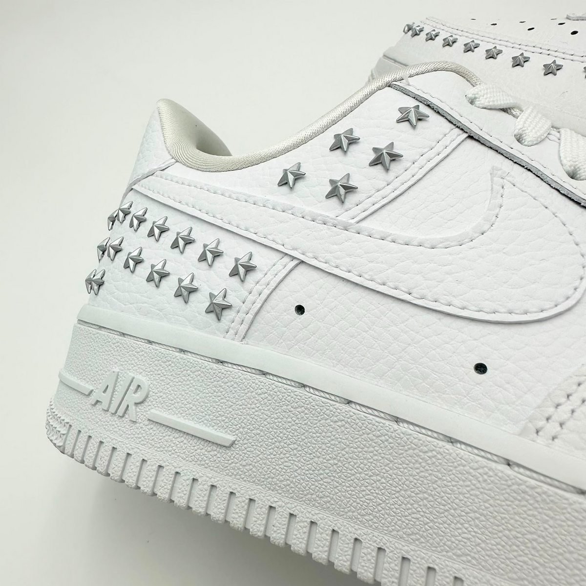 Pantofi Sport Air Force 1 Low White Star Studded Stelute AR0639-100