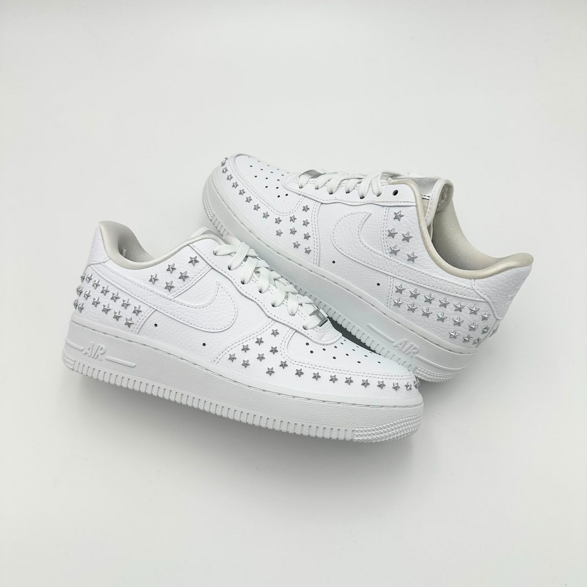 Pantofi Sport Air Force 1 Low White Star Studded Stelute AR0639-100