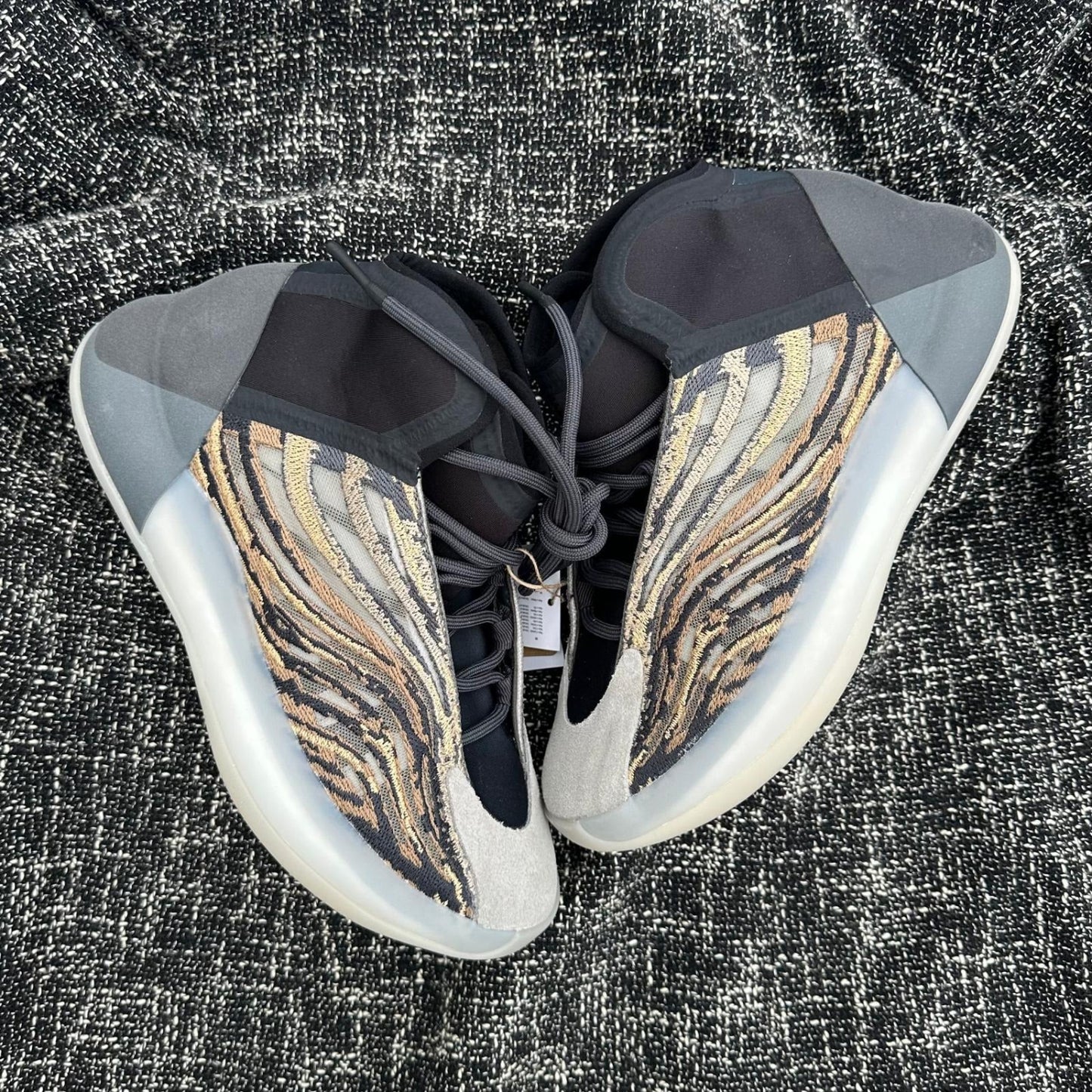 Pantofi Sport Yeezy Boost QNTM Amber Tint