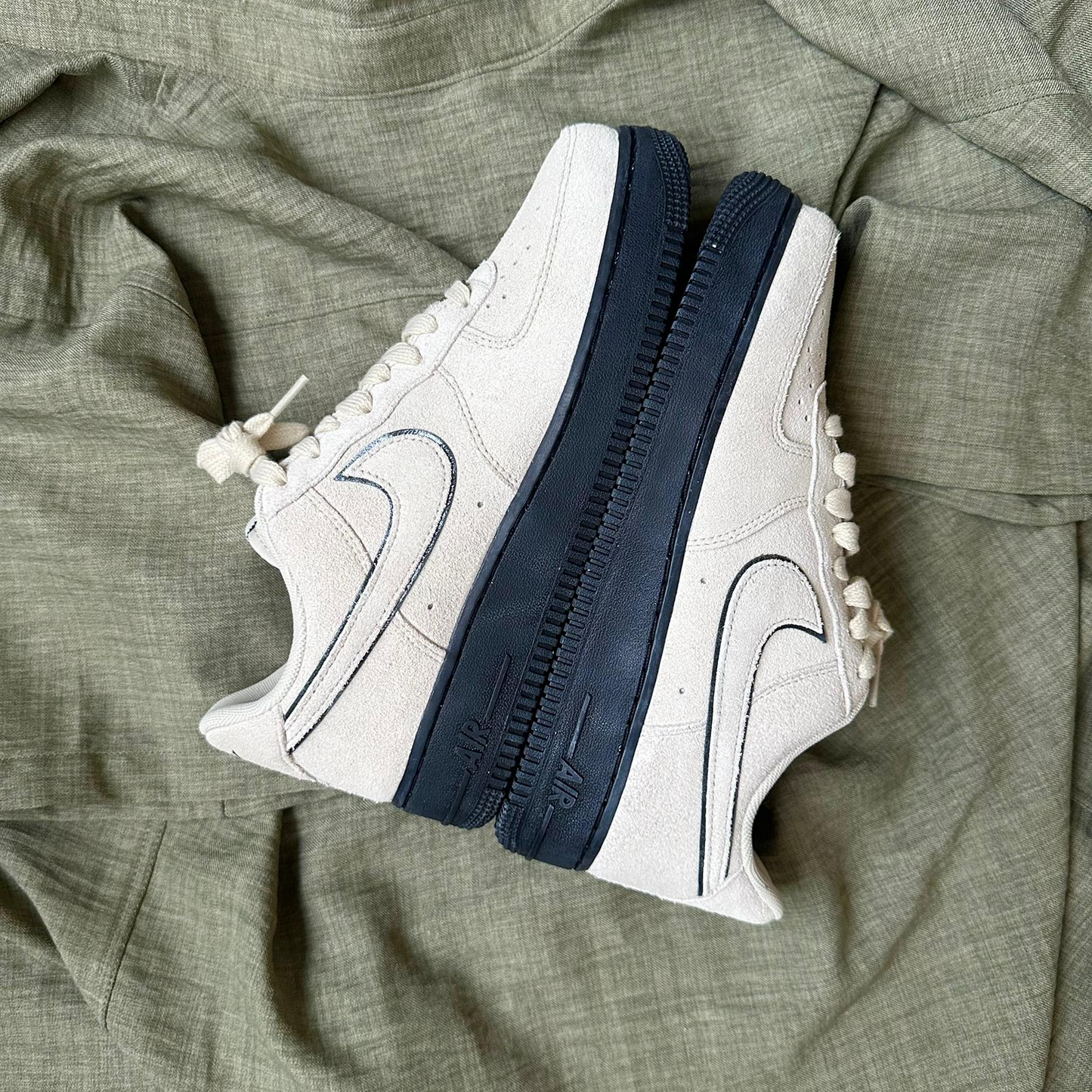 Pantofi Sport Nike Air Force 1 Low Beige Black Sole HQ1966-200