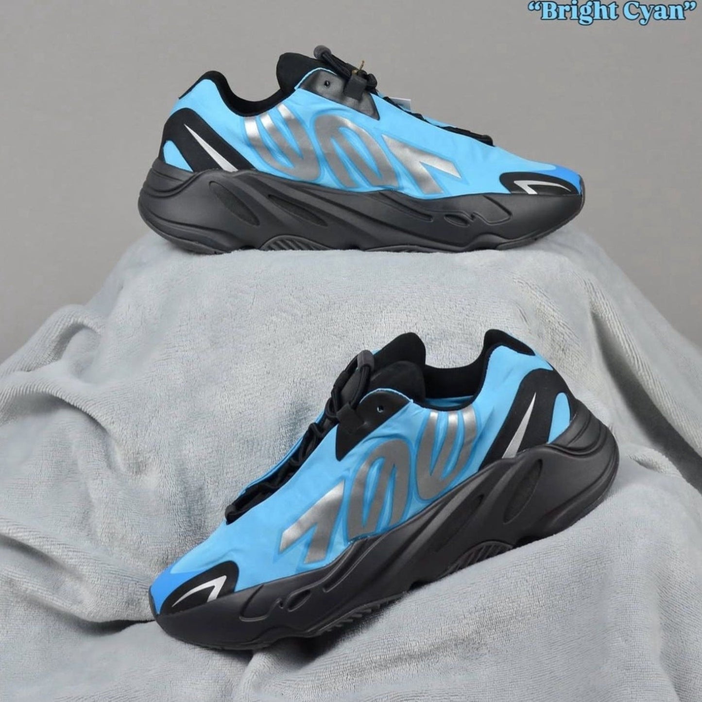 Pantofi Sport Yeezy Boost 700 MNVN Bright Cyan