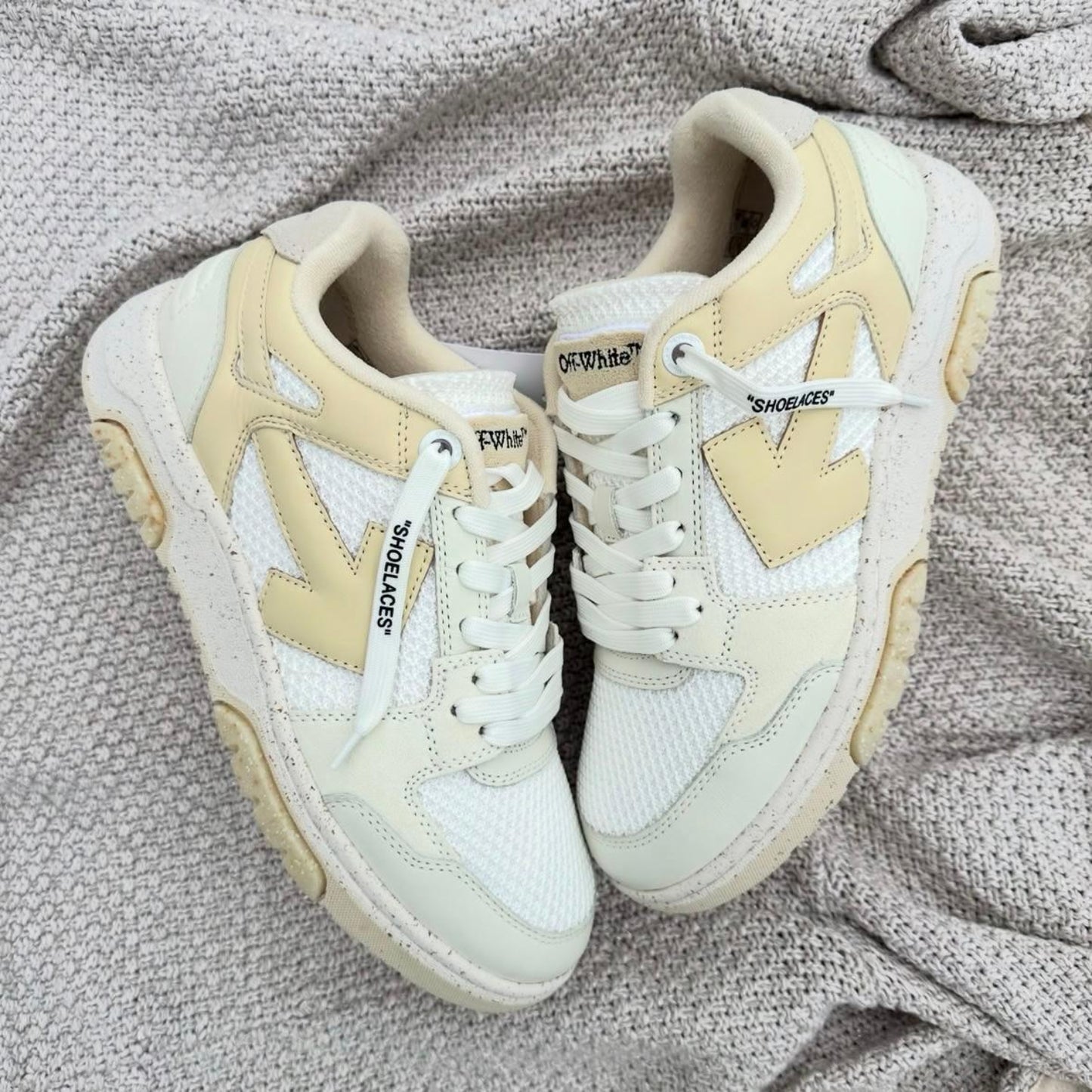 Pantofi Sport Off-White Out Of Office Low Bej- Cream White