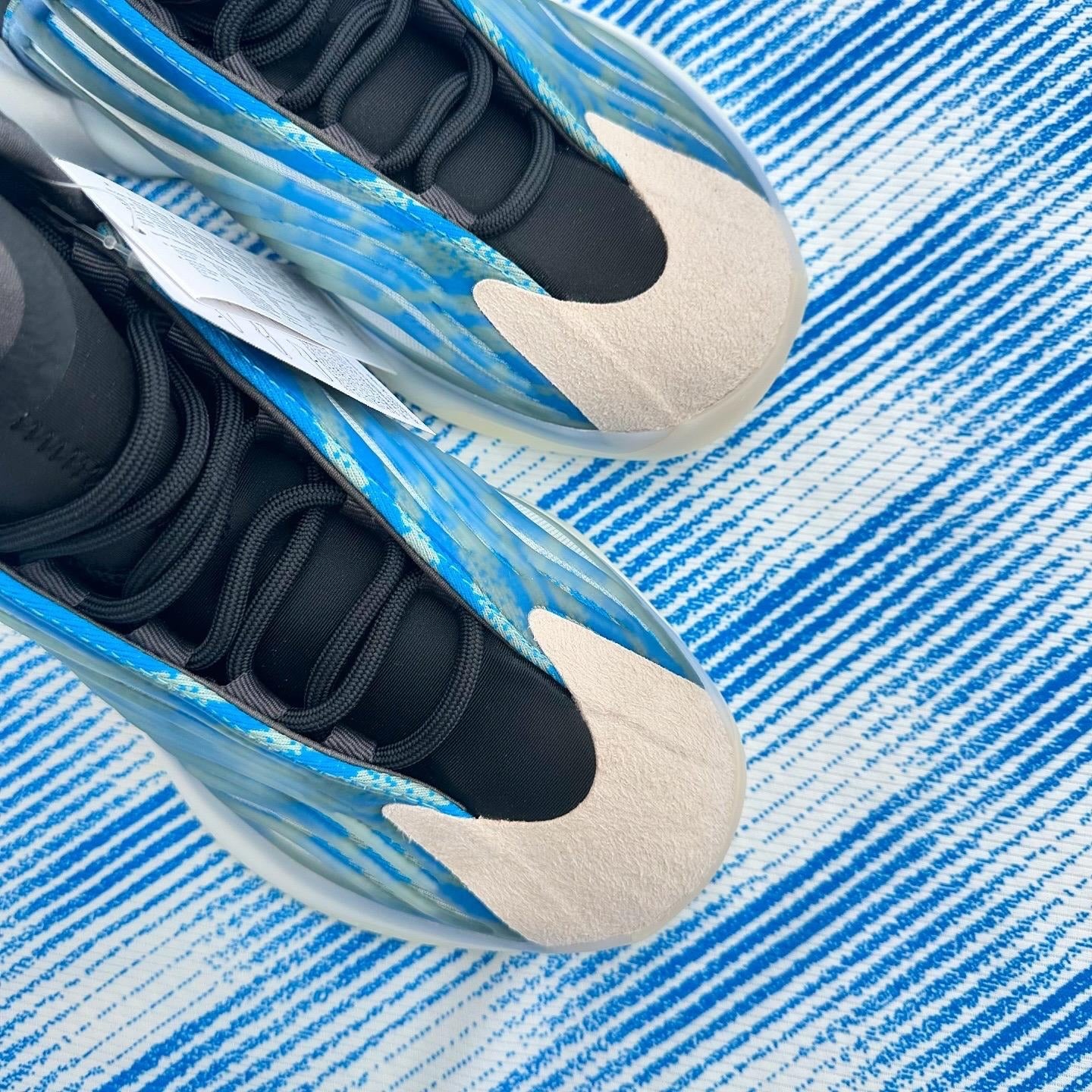 Pantofi Sport Yeezy Boost QNTM Frozen Blue