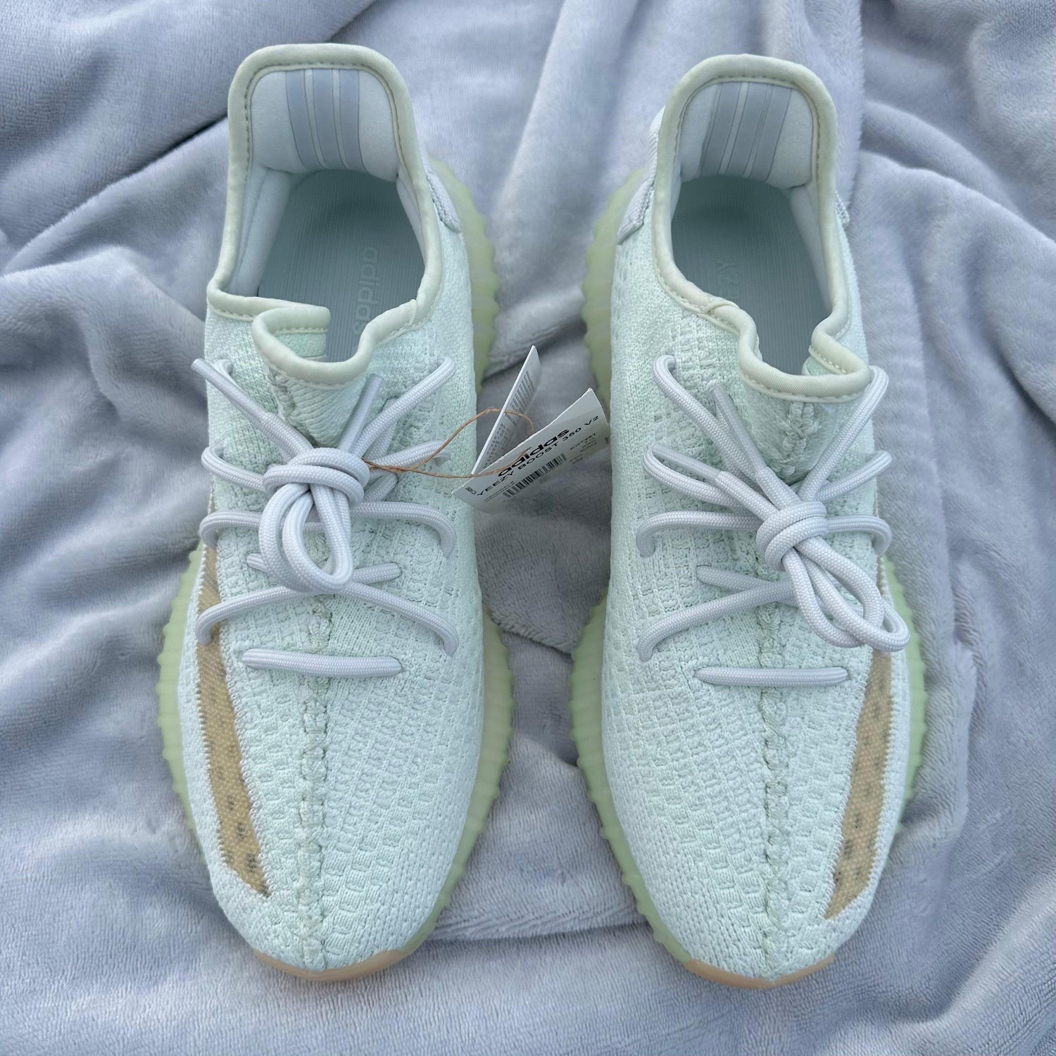 Pantofi Sport Yeezy Boost 350 V2 Hyperspace – Sneakcrib
