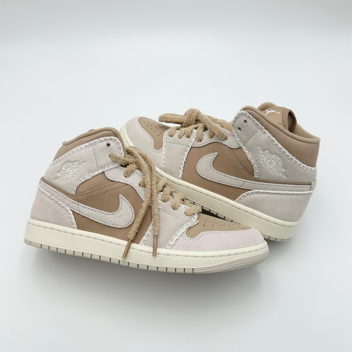 Pantofi Sport Air Jordan 1 Mid Hemp Maro HV4269-200