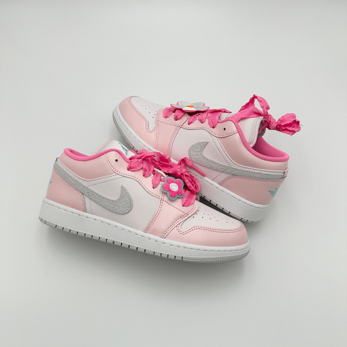 Pantofi Sport Air Jordan 1 low Pink Blossom Roz Floral II1247-600