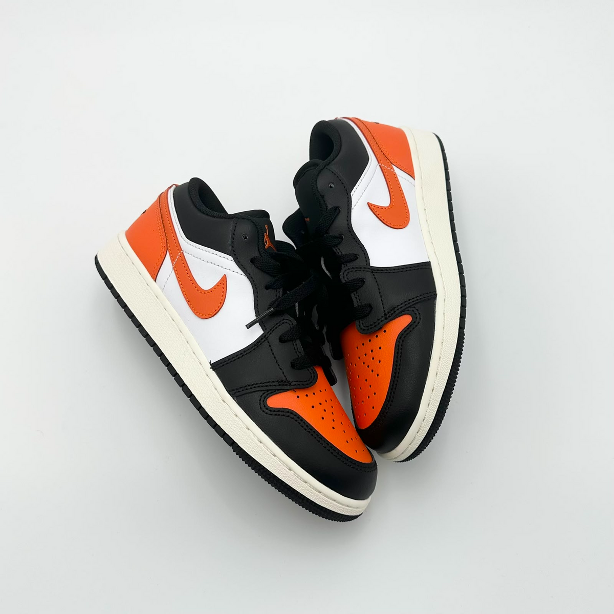 Pantofi Sport Air Jordan 1 low Shattered Backboard Orange 553569-081