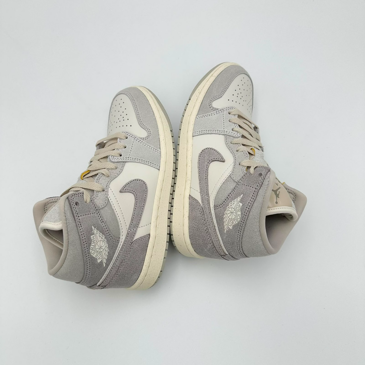 Pantofi Sport Air Jordan 1 Mid Bej Iron Oreo IB7010-001
