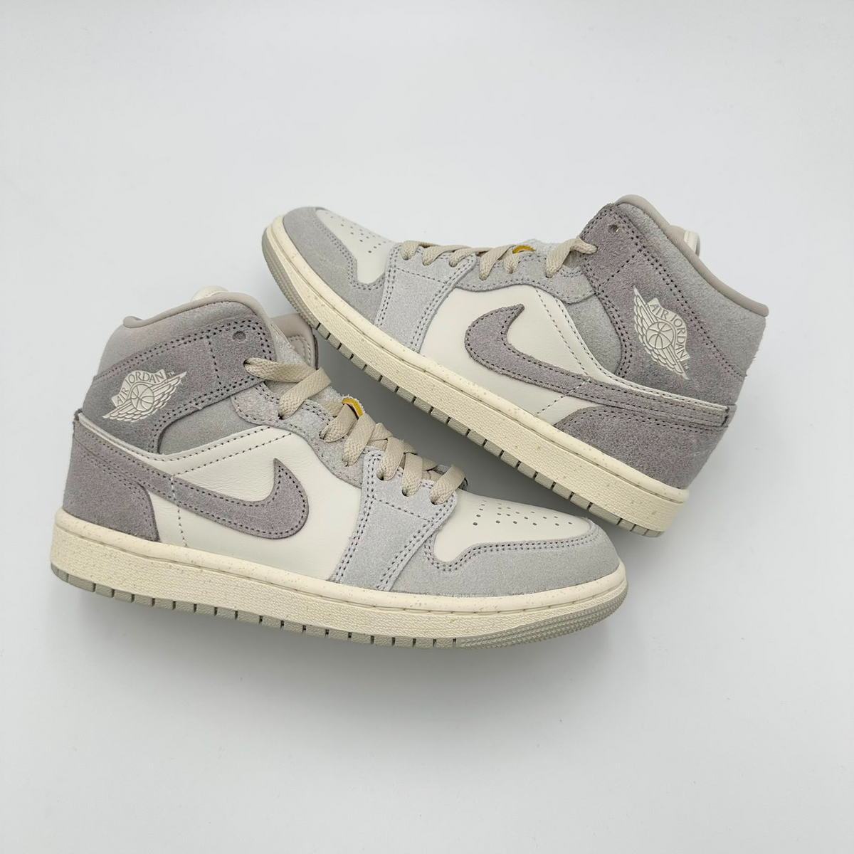 Pantofi Sport Air Jordan 1 Mid Bej Iron Oreo IB7010-001