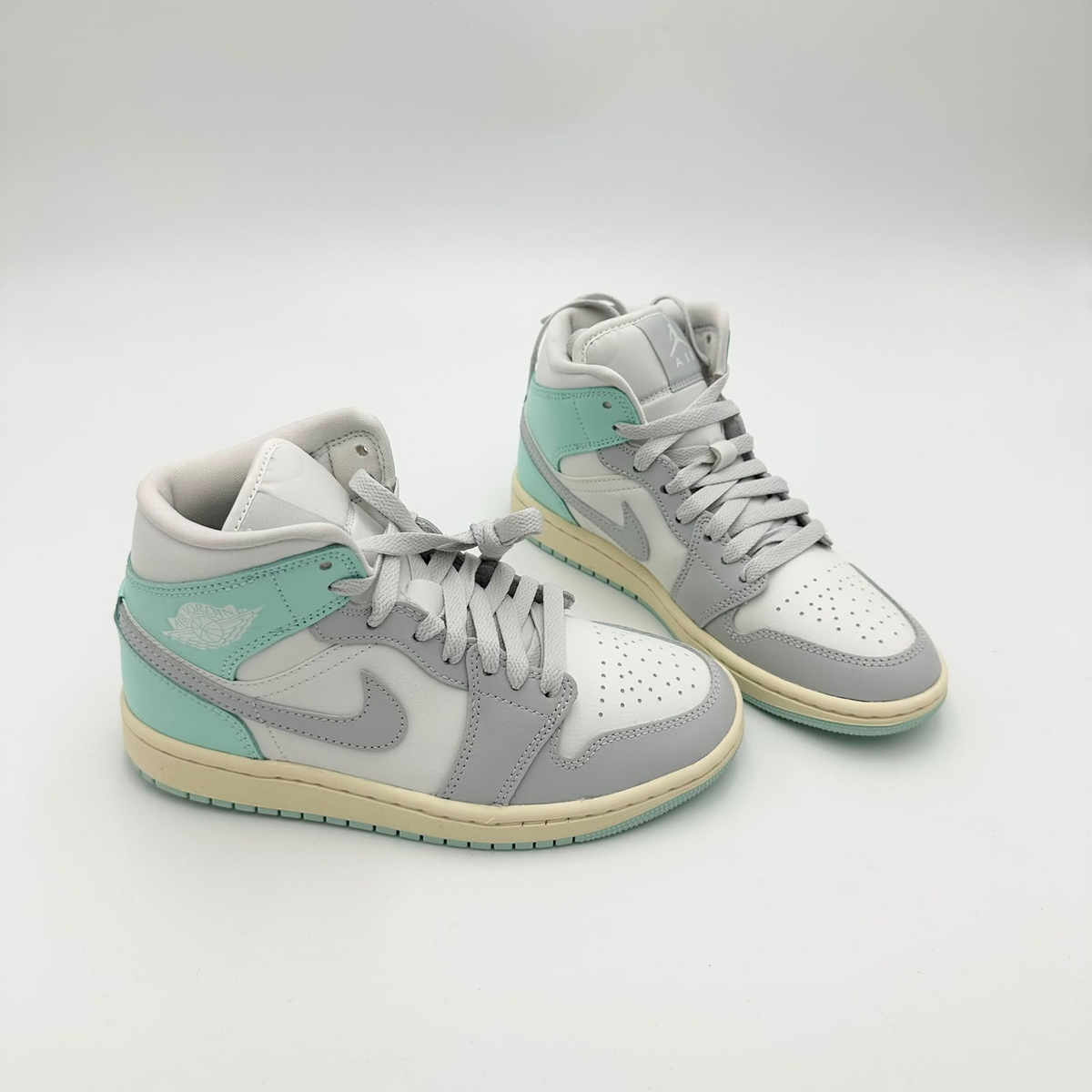 Pantofi Sport Air Jordan 1 Mid Icy Igloo Femei Multicolor BQ6472-134