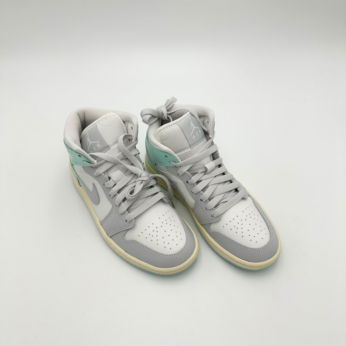 Pantofi Sport Air Jordan 1 Mid Icy Igloo Femei Multicolor BQ6472-134