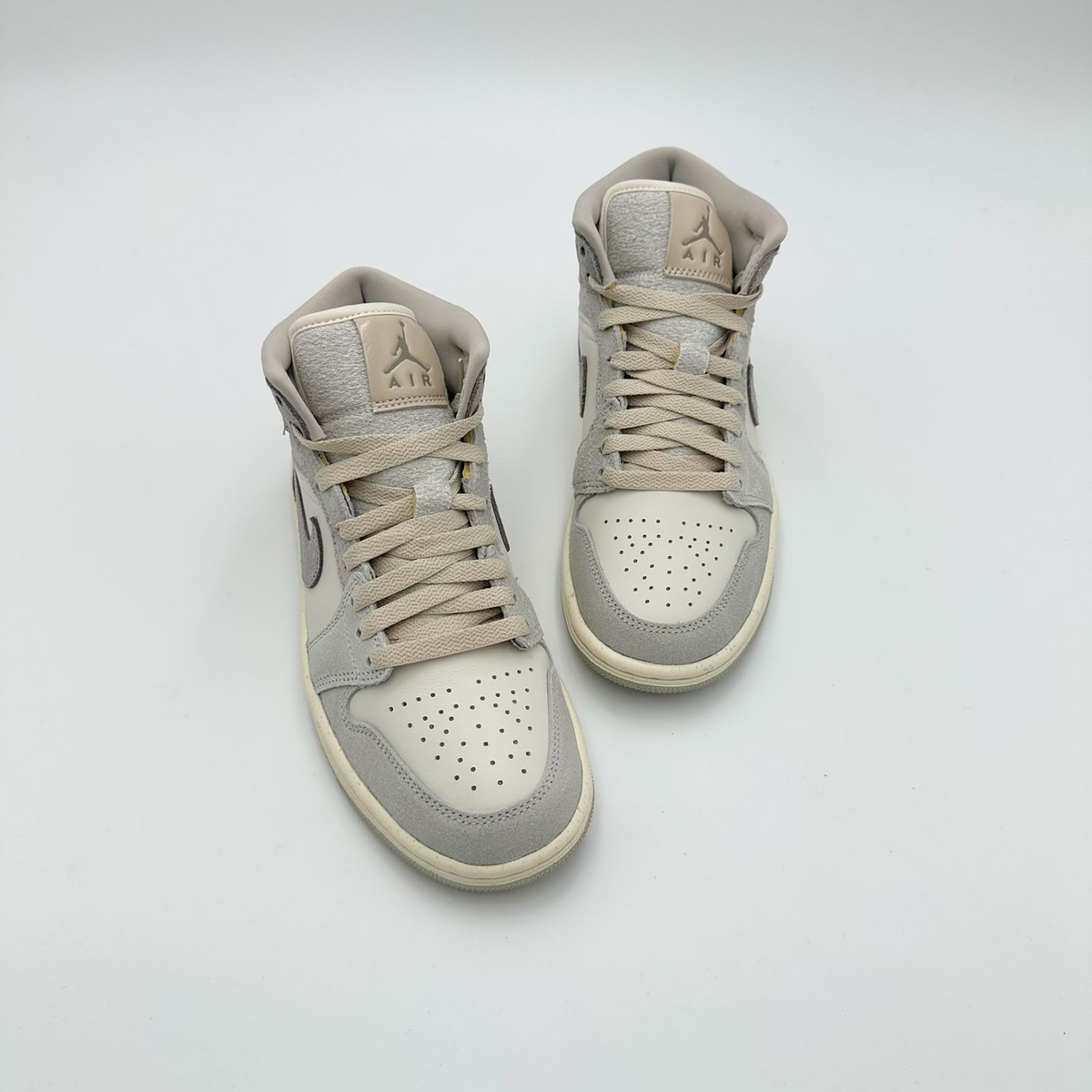 Pantofi Sport Air Jordan 1 Mid Bej Iron Oreo IB7010-001