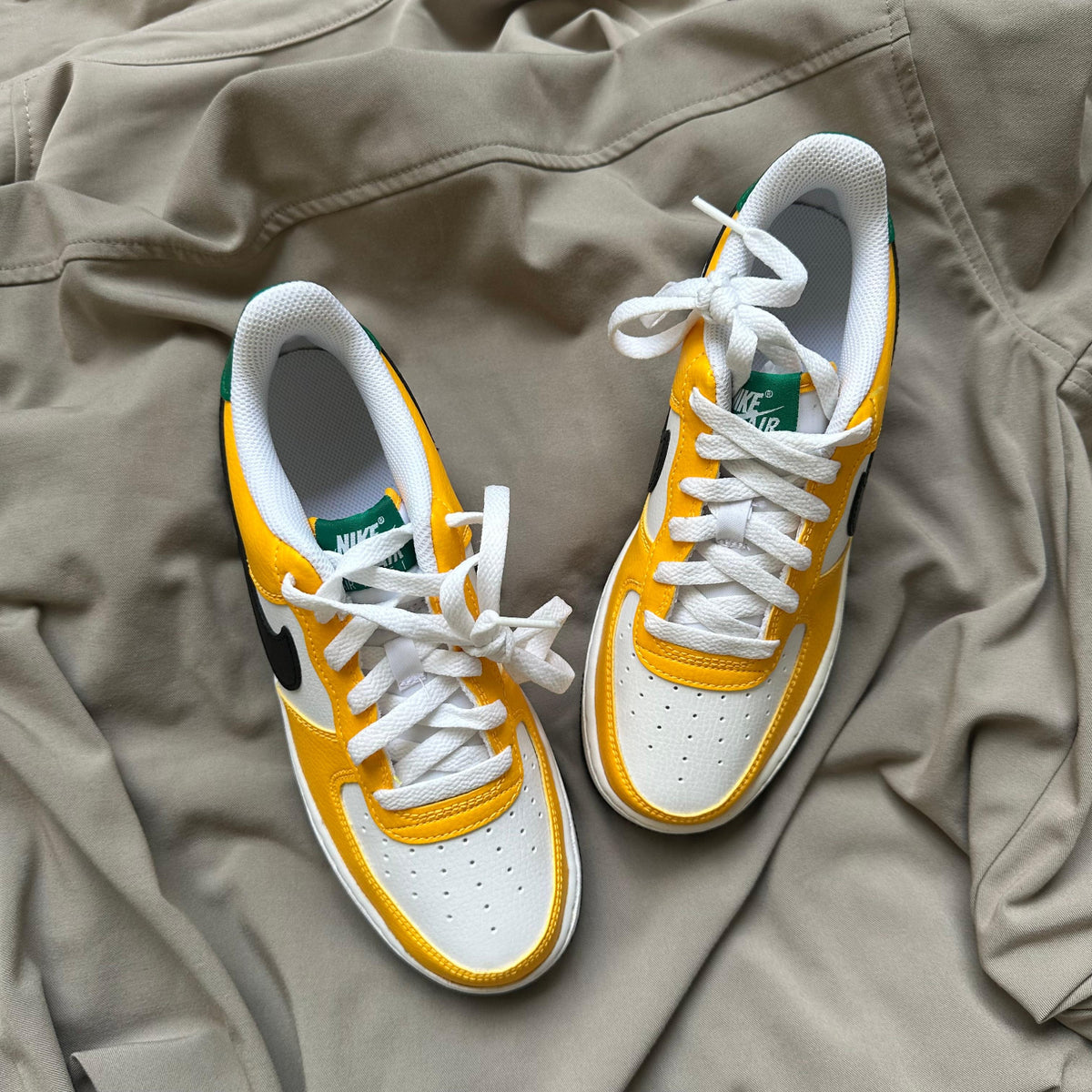 Pantofi Sport Air Force 1 Low Oakland Athletics FN8008-700
