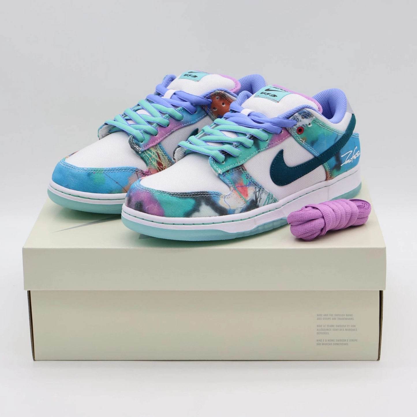 Pantofi Sport Nike Dunk Low SB X Futura Laboratories SB Dunk Low Bleached Aqua HF6061-400